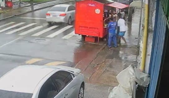 Imagem de Homem é flagrado roubando food-truck na Avenida Garibaldi, em Salvador; veja vídeo