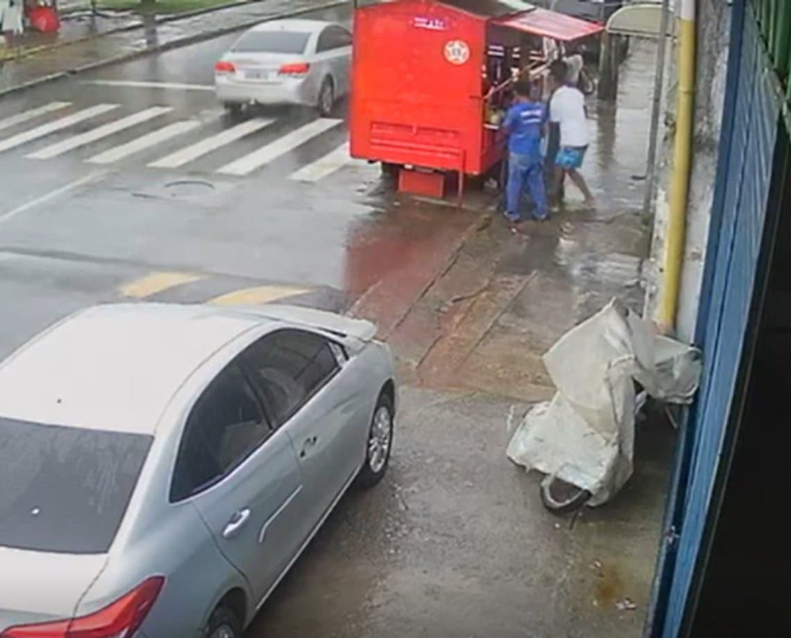 Homem é flagrado roubando food-truck na Avenida Garibaldi, em Salvador; veja vídeo