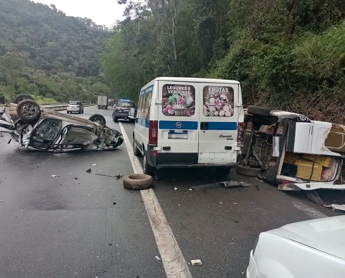 Mulher tenta salvar vítimas de capotamento e morre atropelada em BR 