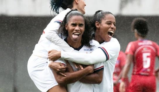 Imagem de Time feminino do Bahia conquista tricampeonato baiano; debaixo de chuva, tricolores venceram Doce Mel