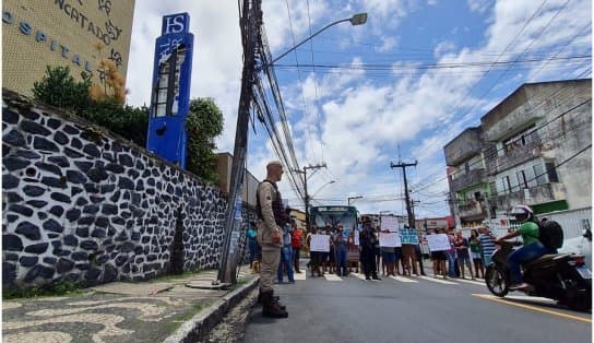 Imagem de De quem é o problema? Moradores protestam após incêndios no Hospital Salvador  