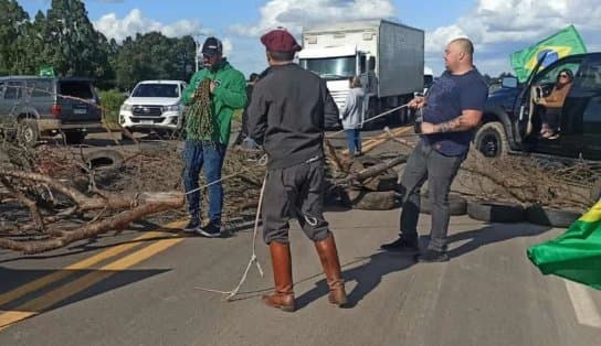 Imagem de Manifestante é preso por tentativa de homicídio contra agente da PRF durante bloqueio