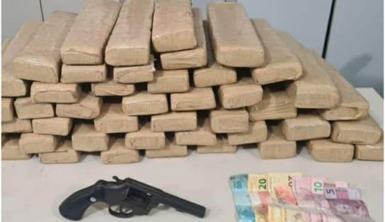 Imagem de Homem é morto após troca de tiros com a polícia, no Cassange; 49 kg de maconha, armas e dinheiro foram apreendidos