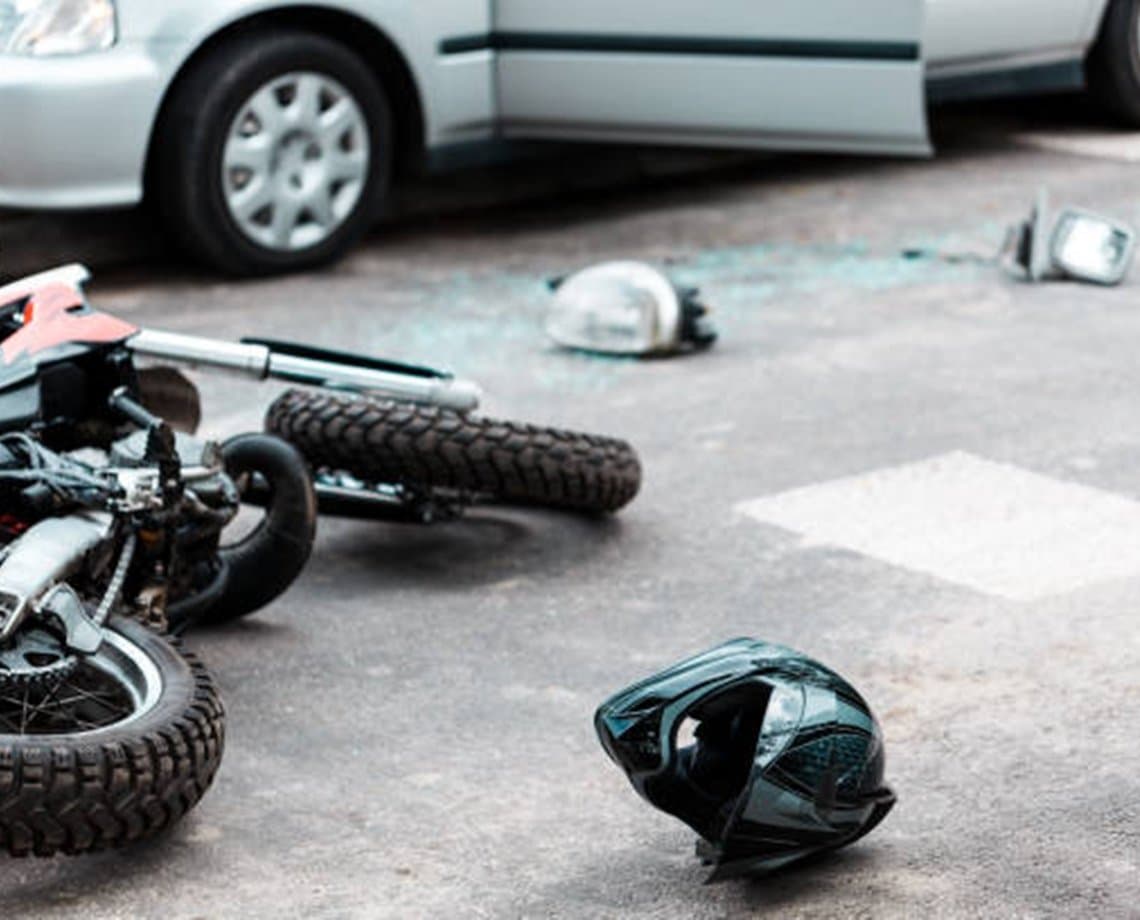 Motociclista morre após cair na pista e ser atropelado, em Salvador