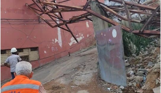 Imagem de Trânsito em rua do Centro Histórico de Salvador segue interditado na manhã desta sexta após estrutura de casarão desabar